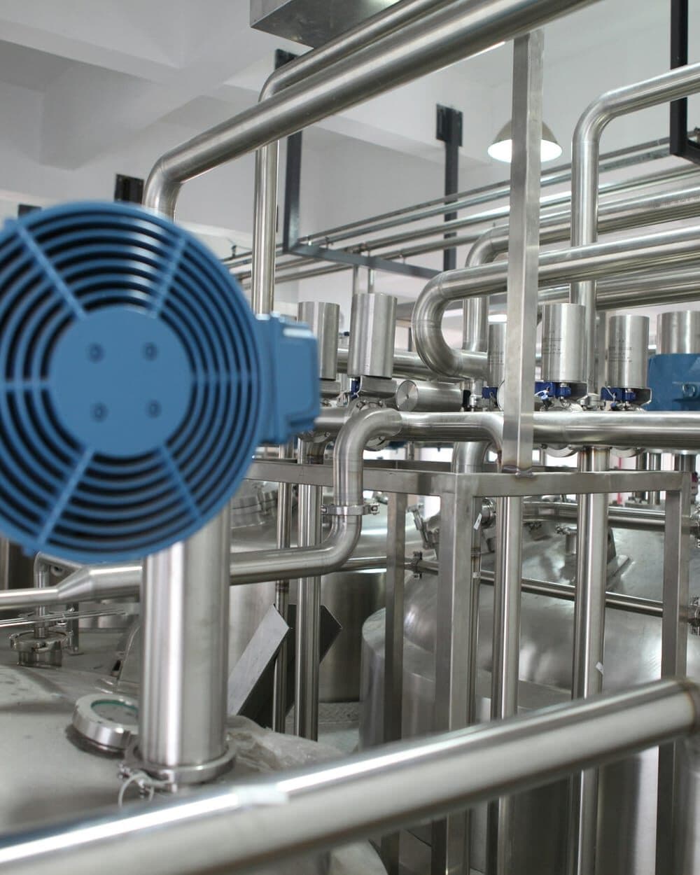 Industrieanlage mit Druckrohren